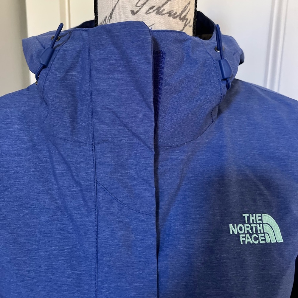 The North Face Venture 2 Rain Jacket in Sodalite Blue Heather. Women's Size: M. - Picture 3 of 15